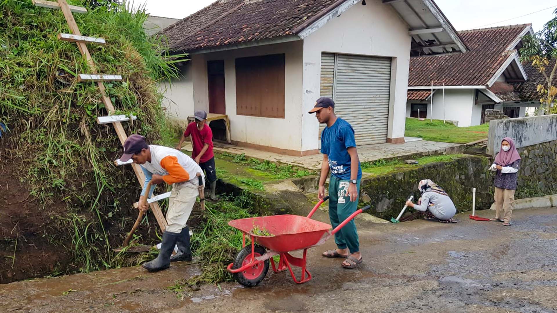 Kegiatan Kerja Bakti Warga